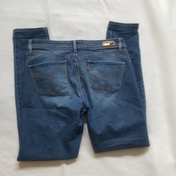 Levi's Slight Curvy Skinny Jeans - Picture 4 of 4